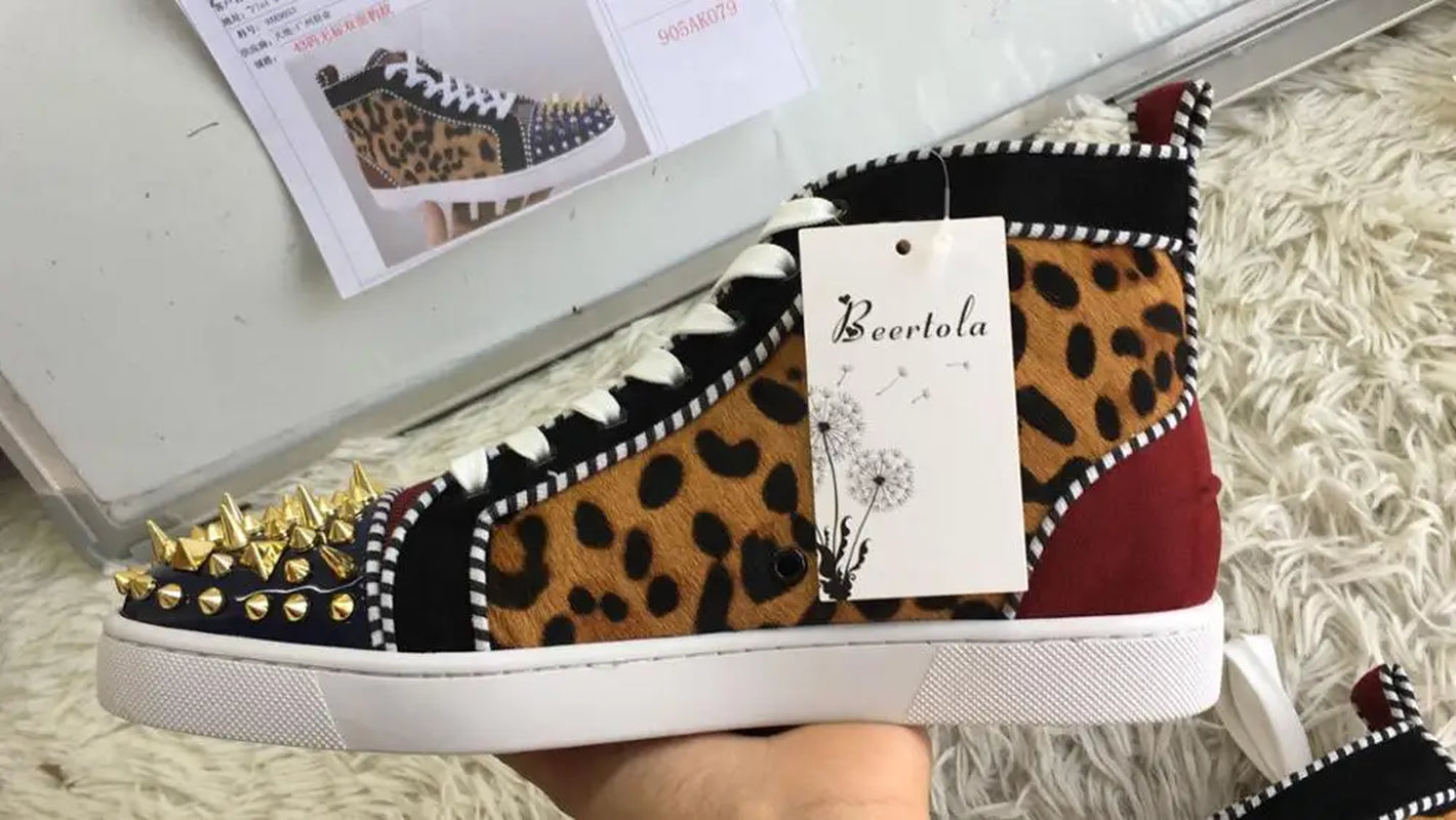 New Casual Men Shoes Leopard Pattern Head Studded Spikes Mixed Color Leisure Flats Shoes Men Patchwork Zapatos Hombre
