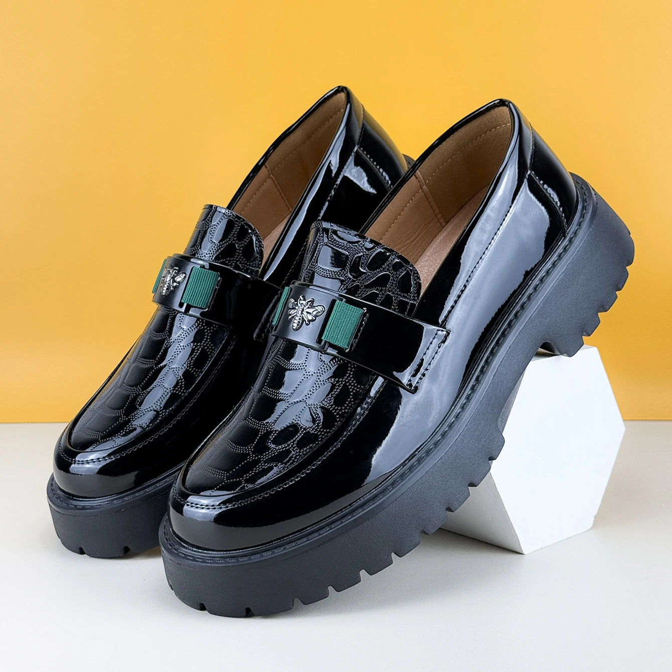 2026 Fashion Bee Design Men'S Leather Shoes Thick Sole Luxury Slip on Loafers Comfort Fashio Business Party Formal Dress Shoes