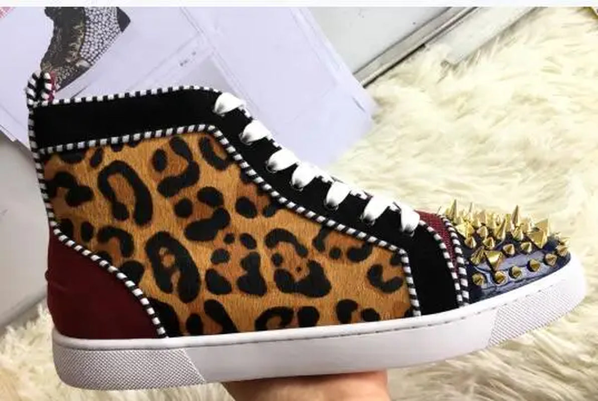 New Casual Men Shoes Leopard Pattern Head Studded Spikes Mixed Color Leisure Flats Shoes Men Patchwork Zapatos Hombre