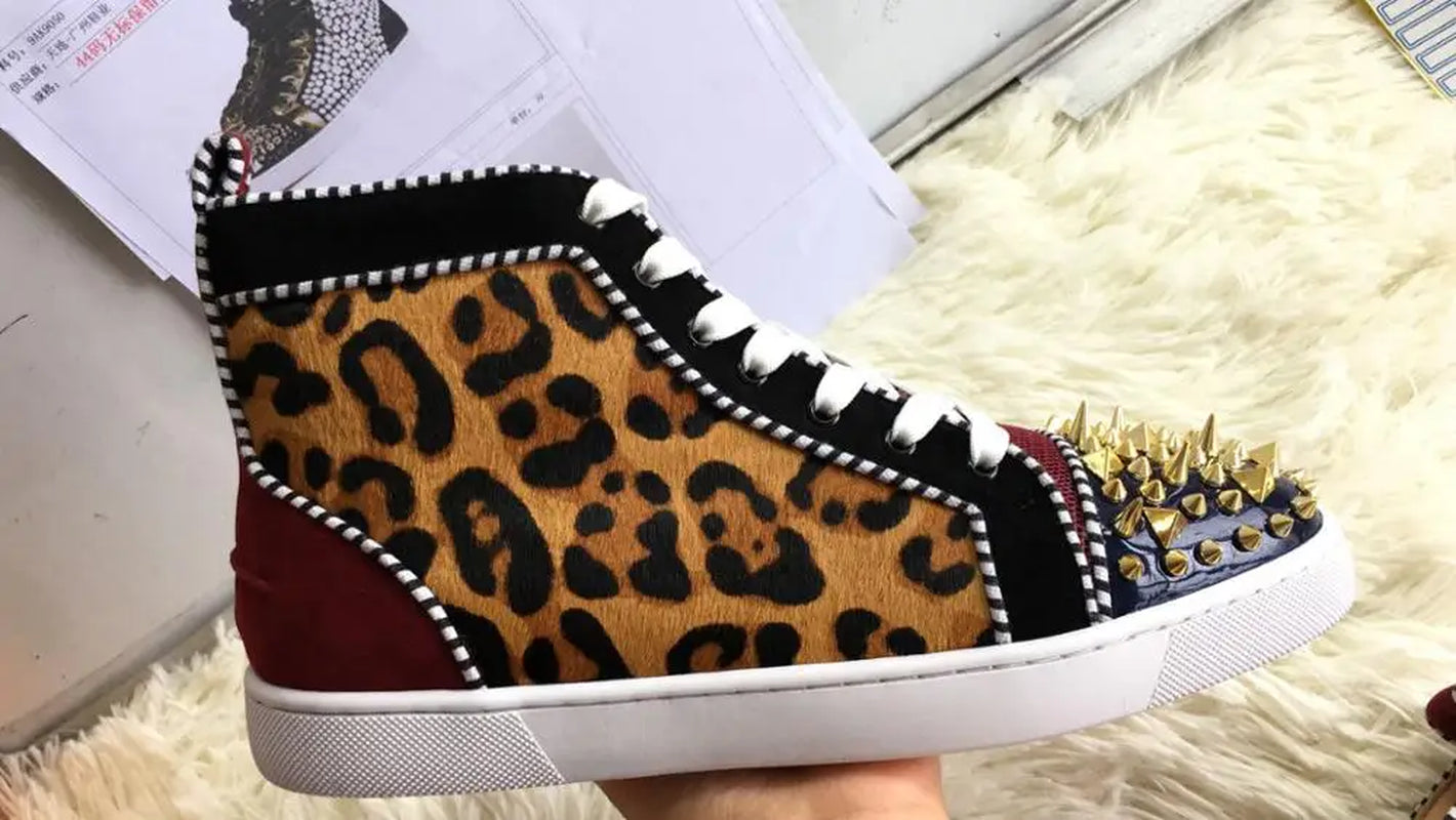 New Casual Men Shoes Leopard Pattern Head Studded Spikes Mixed Color Leisure Flats Shoes Men Patchwork Zapatos Hombre